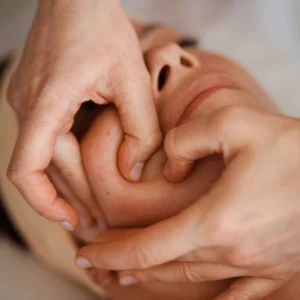 technika masażu twarzy kobido